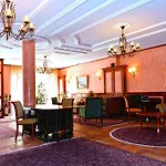 Altstadthotel Braeuwirt מלון 4*