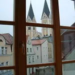 מלון Altstadthotel Braeuwirt 4*