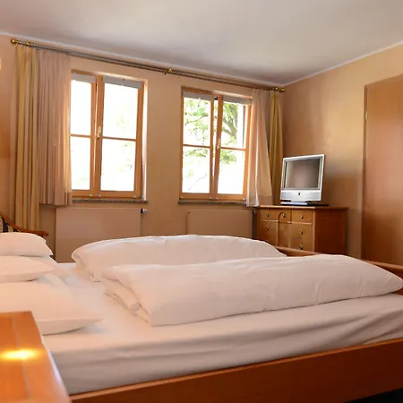 Altstadthotel Braeuwirt Hotell