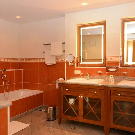 Altstadthotel Braeuwirt Hotell
