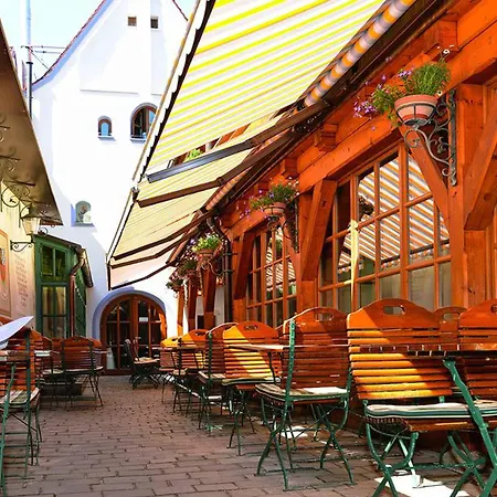 Altstadthotel Braeuwirt Hotell 4*