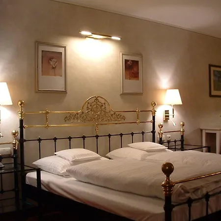 Altstadthotel Braeuwirt 4*