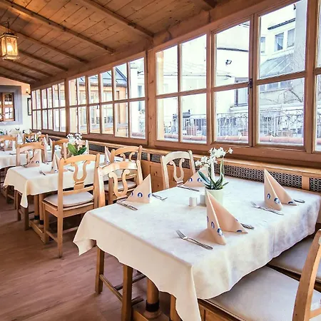 Altstadthotel Braeuwirt 4* ויידן