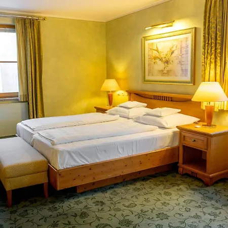 Altstadthotel Braeuwirt 4*
