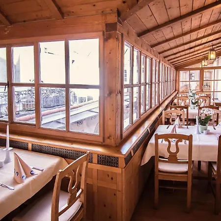 Altstadthotel Braeuwirt 4* ויידן