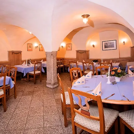 מלון Altstadthotel Braeuwirt ויידן