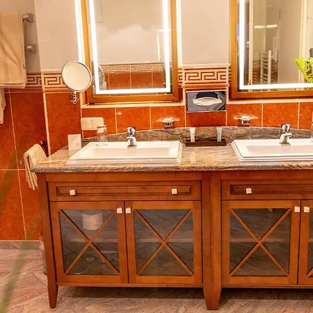 Hotell Altstadthotel Braeuwirt 4*