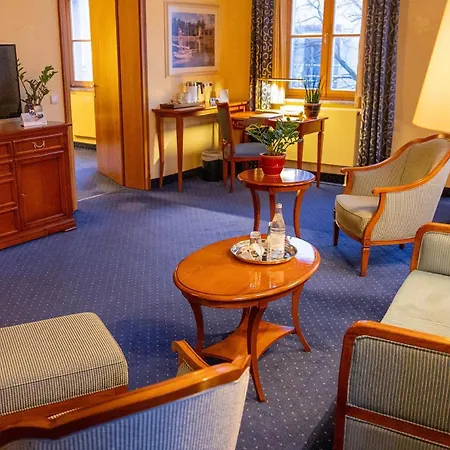 Altstadthotel Braeuwirt מלון ויידן