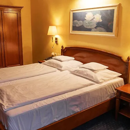 Altstadthotel Braeuwirt 4*