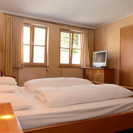 Altstadthotel Braeuwirt Hotel 4*