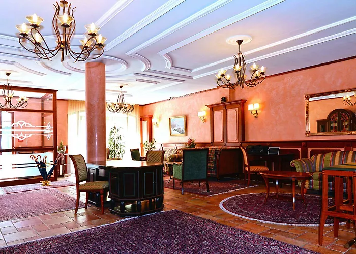 Altstadthotel Braeuwirt ホテル 4*