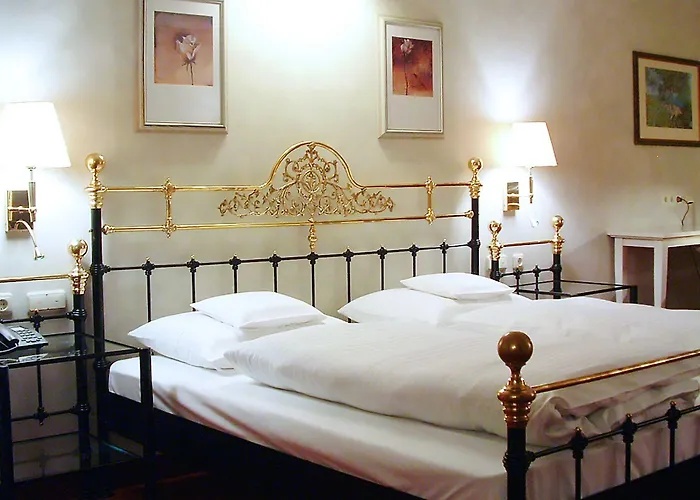 Altstadthotel Braeuwirt ホテル ヴァイデン