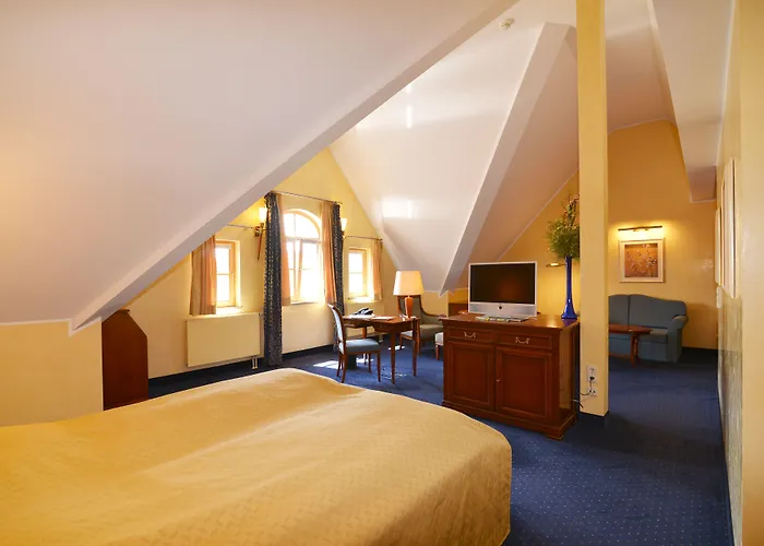 Altstadthotel Braeuwirt ホテル 4*