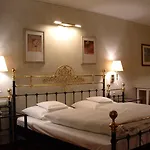 Altstadthotel Braeuwirt 4*
