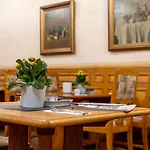 ホテル Altstadthotel Braeuwirt ヴァイデン