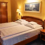 Altstadthotel Braeuwirt 4*