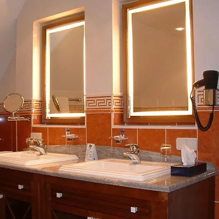 Altstadthotel Braeuwirt 4*