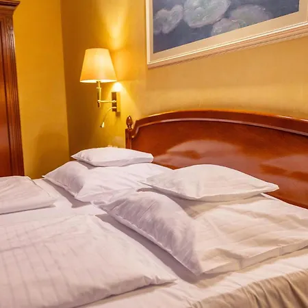 Altstadthotel Braeuwirt 4*