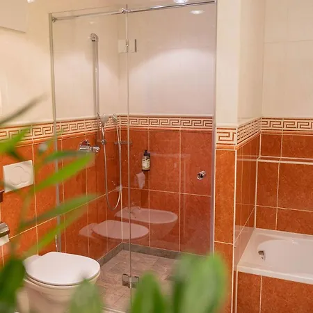 Hotel Altstadthotel Braeuwirt 4*