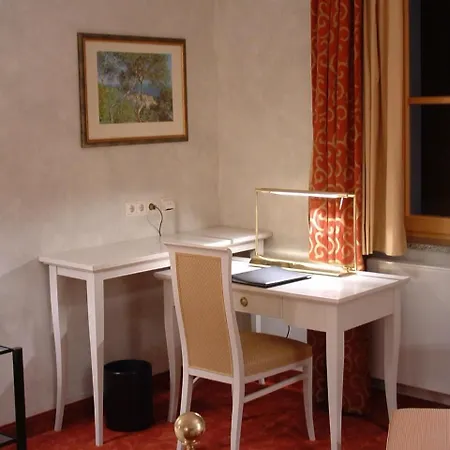 Ξενοδοχείο Altstadthotel Braeuwirt