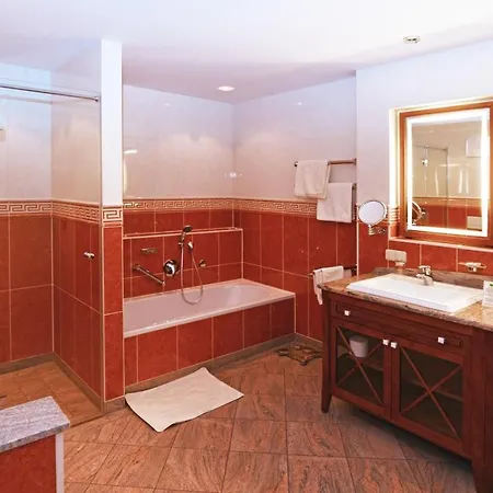 Altstadthotel Braeuwirt Hotell