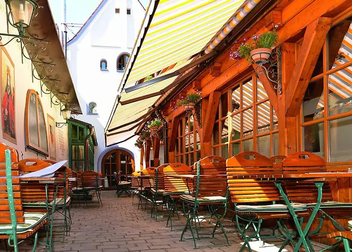 Altstadthotel Braeuwirt Hotel 4*