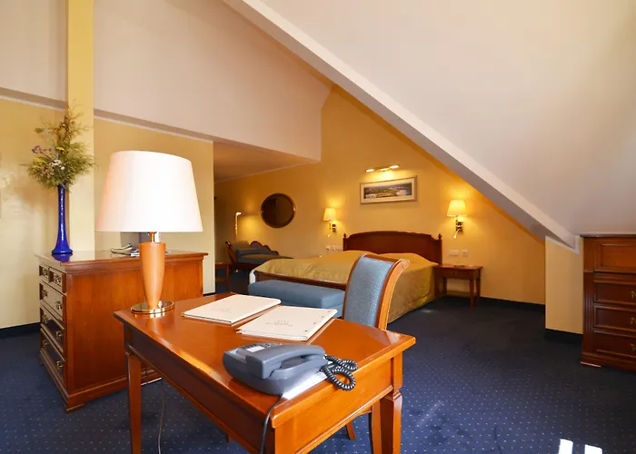 Altstadthotel Braeuwirt Hotel 4*