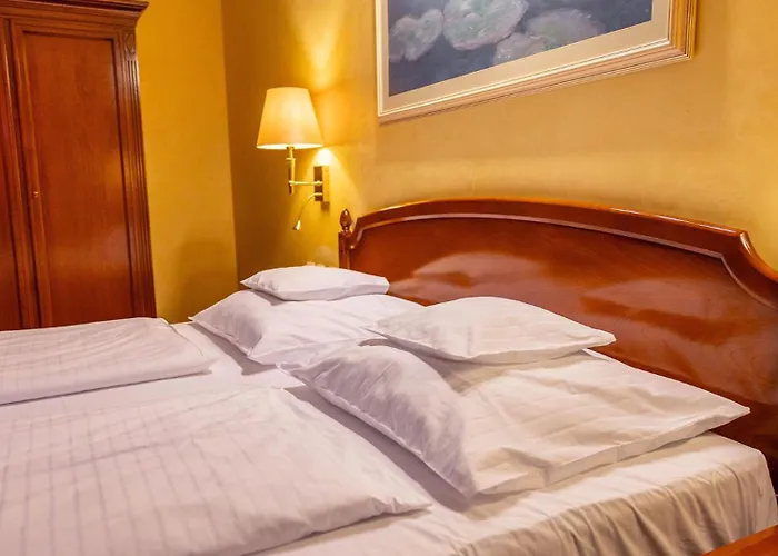 Altstadthotel Braeuwirt 4*