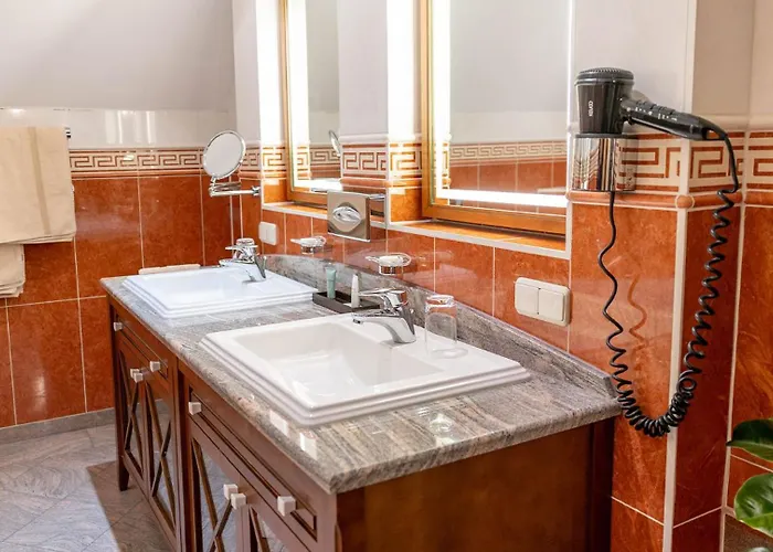 Altstadthotel Braeuwirt 4*