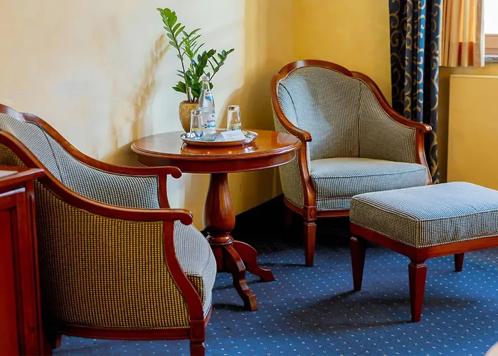 Hotel Altstadthotel Braeuwirt 4*