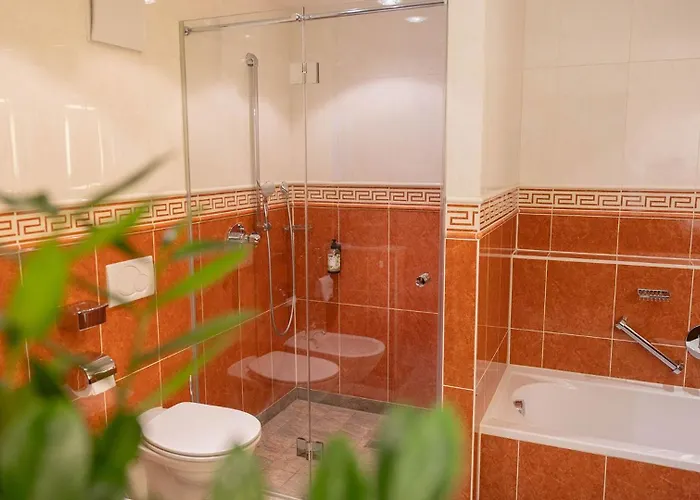 Hotel Altstadthotel Braeuwirt 4*