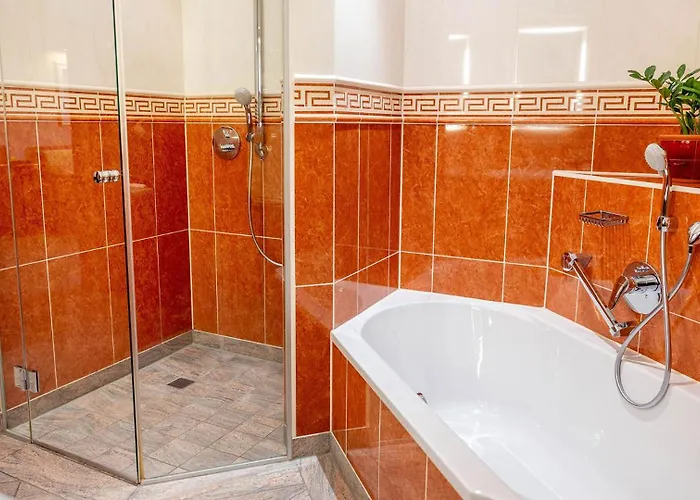 Hotel Altstadthotel Braeuwirt 4*